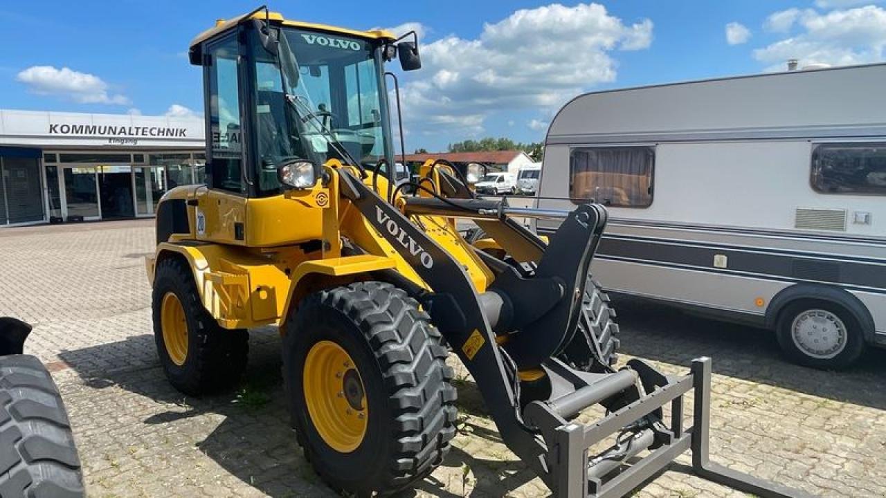 Radlader des Typs Volvo VOLVO L 30, Neumaschine in Neubukow (Bild 1)