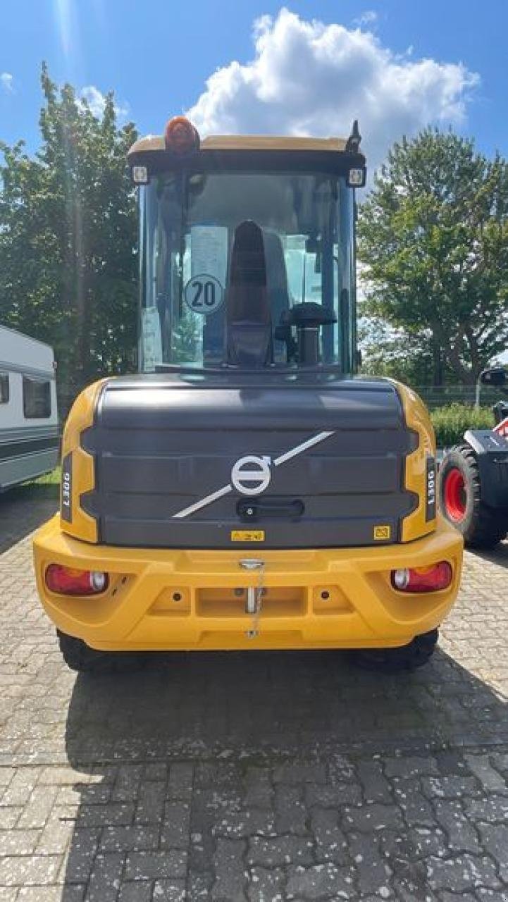 Radlader des Typs Volvo VOLVO L 30, Neumaschine in Neubukow (Bild 4)