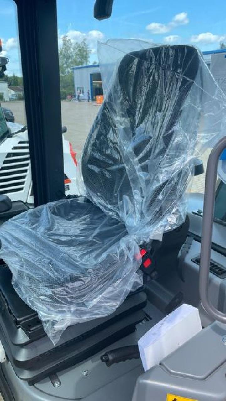 Radlader des Typs Volvo VOLVO L 30, Neumaschine in Neubukow (Bild 6)