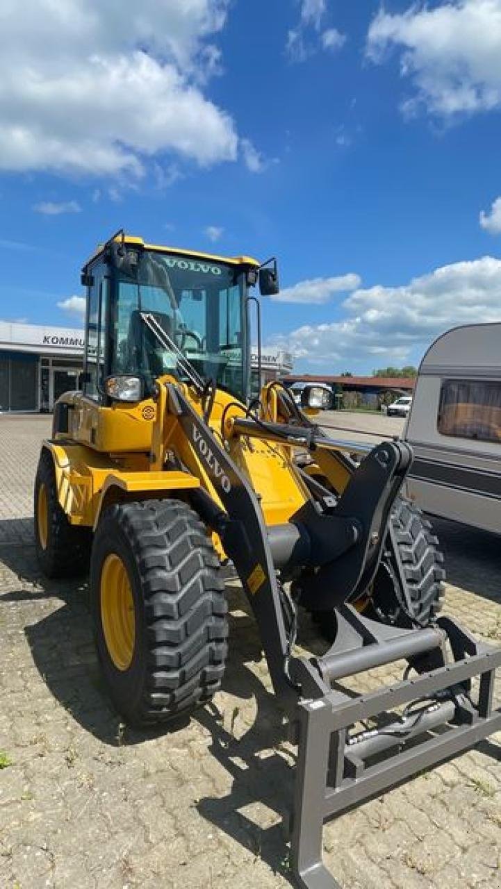 Radlader του τύπου Volvo VOLVO L 30, Neumaschine σε Neubukow (Φωτογραφία 2)