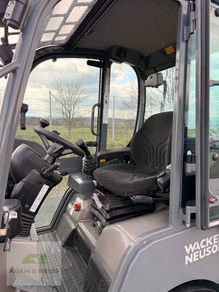 Radlader du type Wacker Neuson WL32, Gebrauchtmaschine en Neudrossenfeld (Photo 19)