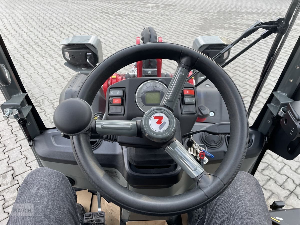 Radlader del tipo Weidemann  1390 mit niedrigem Vorderwagen, Neumaschine In Burgkirchen (Immagine 11)