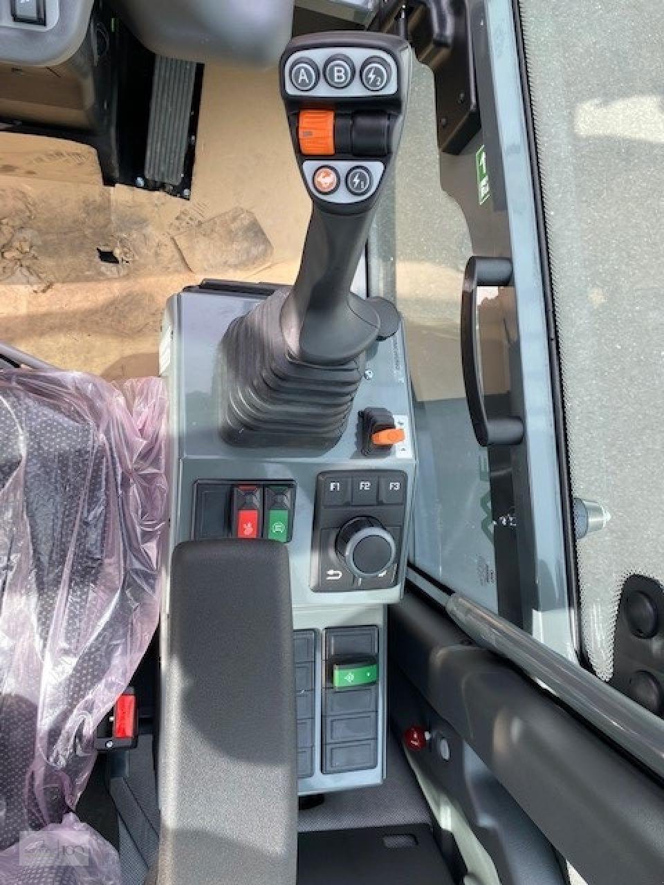 Radlader of the type Weidemann  5080 Stage V, Neumaschine in Eslohe–Bremke (Picture 7)