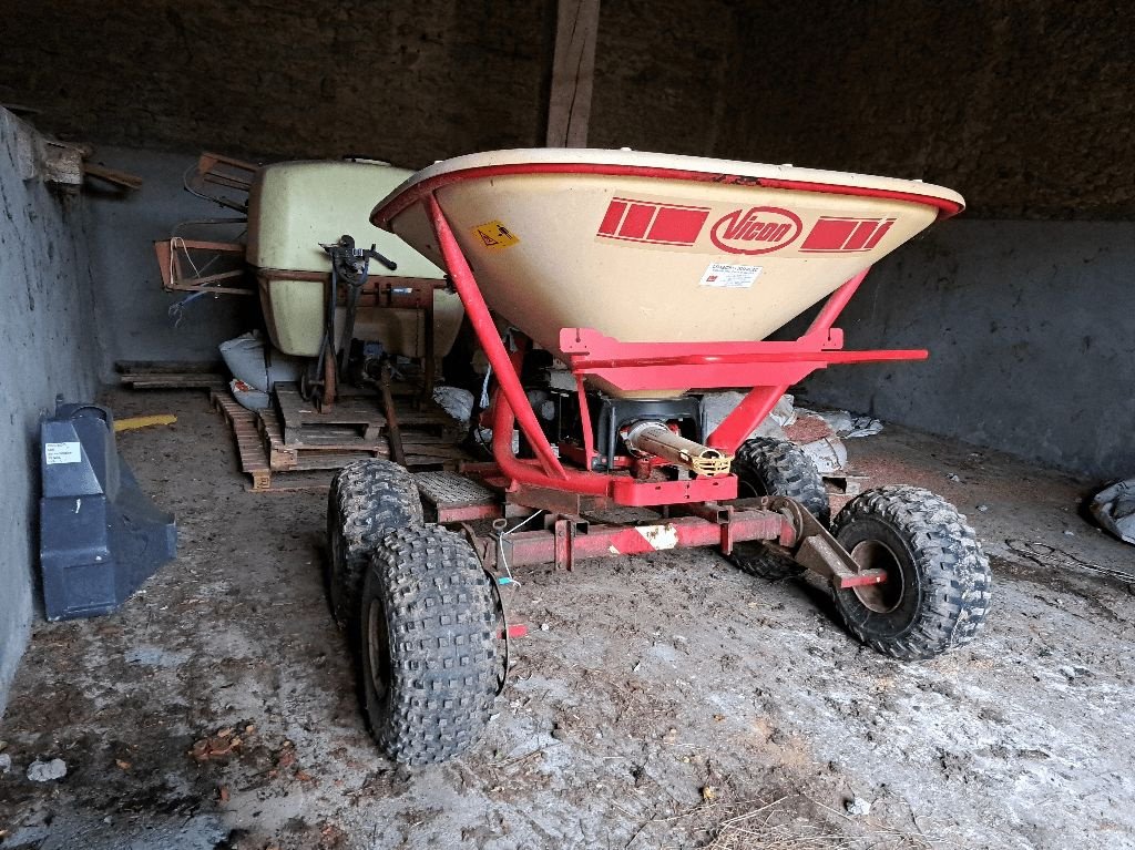Rapstrennbalken tip Vicon distributeur engrais QUAD PS04, Gebrauchtmaschine in COGNAC LA FORET (Poză 5)