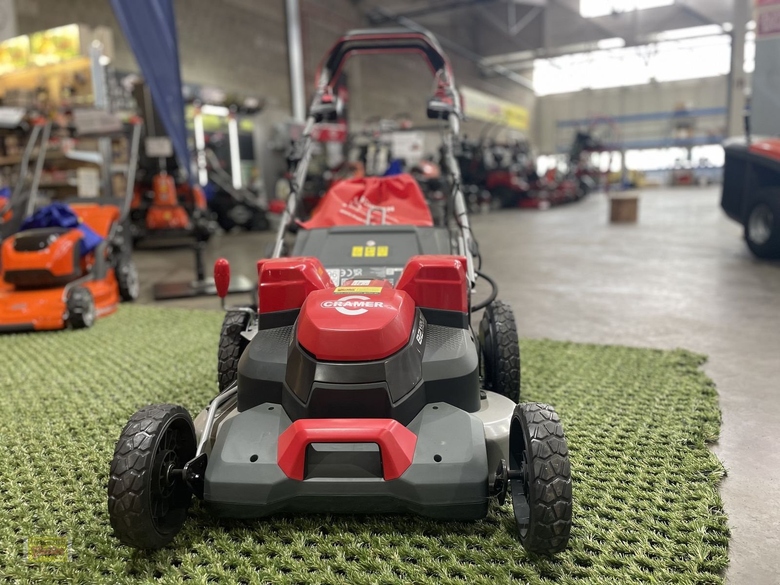 Rasenmäher of the type Cramer Akku-Rasenmäher 82LM61SX mit 61cm Schnittbreite, Neumaschine in Kötschach (Picture 6)