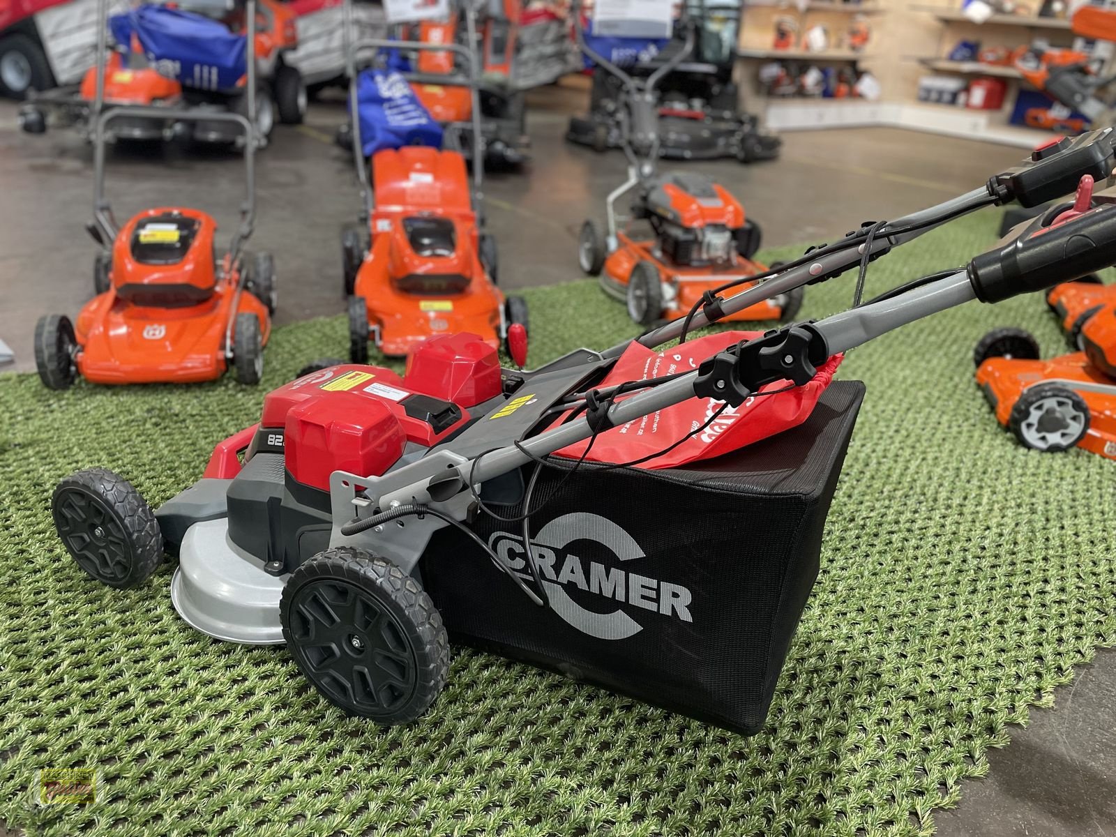 Rasenmäher of the type Cramer Akku-Rasenmäher 82LM61SX mit 61cm Schnittbreite, Neumaschine in Kötschach (Picture 2)