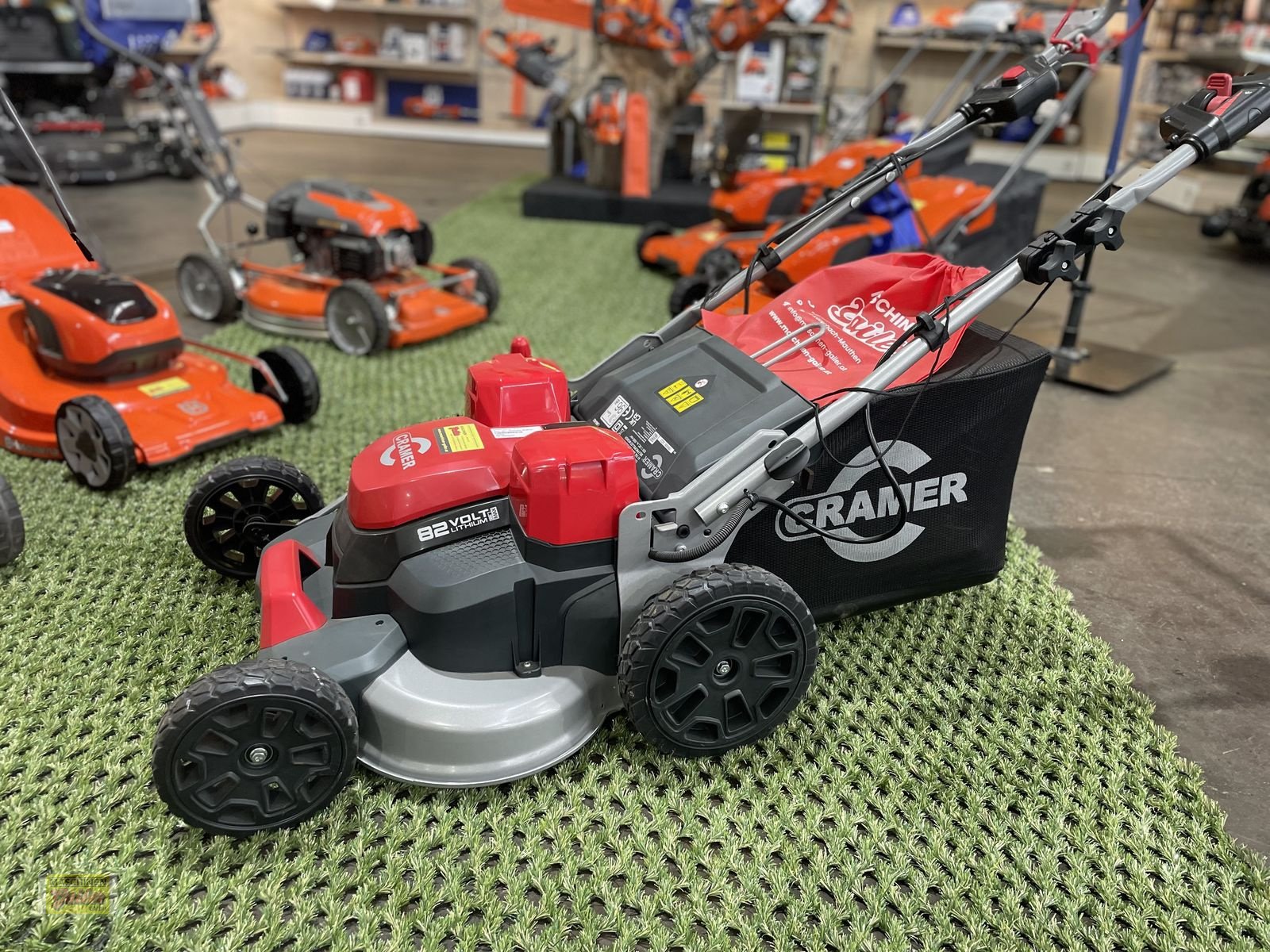 Rasenmäher of the type Cramer Akku-Rasenmäher 82LM61SX mit 61cm Schnittbreite, Neumaschine in Kötschach (Picture 3)