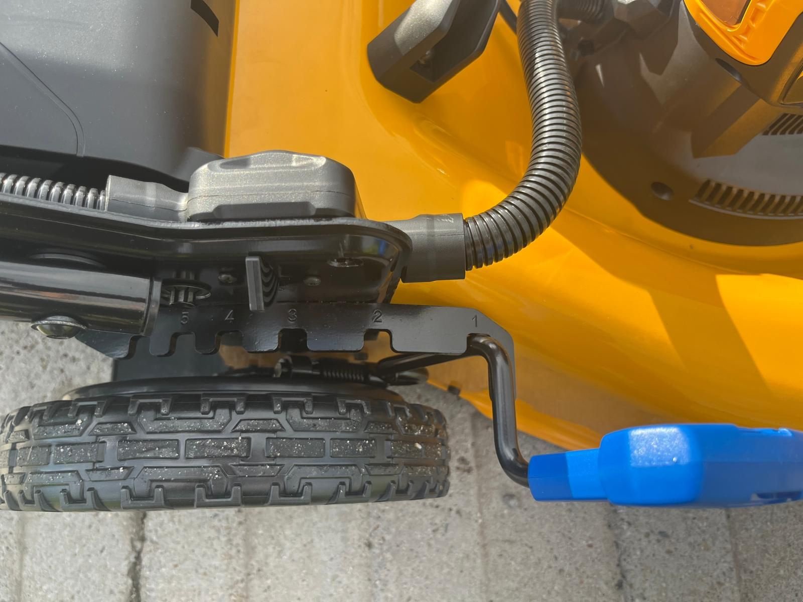 Rasenmäher Türe ait Cub Cadet Cub Cadet LM5 E51 R, Neumaschine içinde NATTERNBACH (resim 9)
