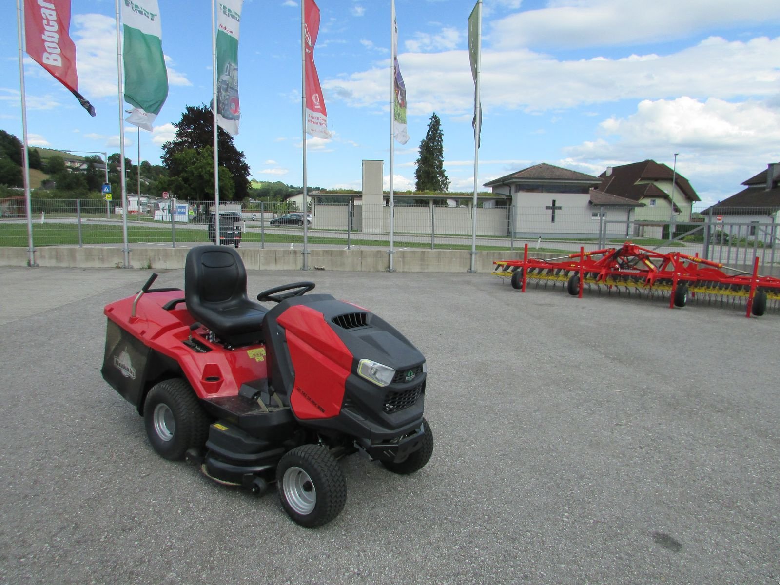 Rasenmäher of the type Herkules HT 102-24 NEO XC, Gebrauchtmaschine in Saxen (Picture 1)
