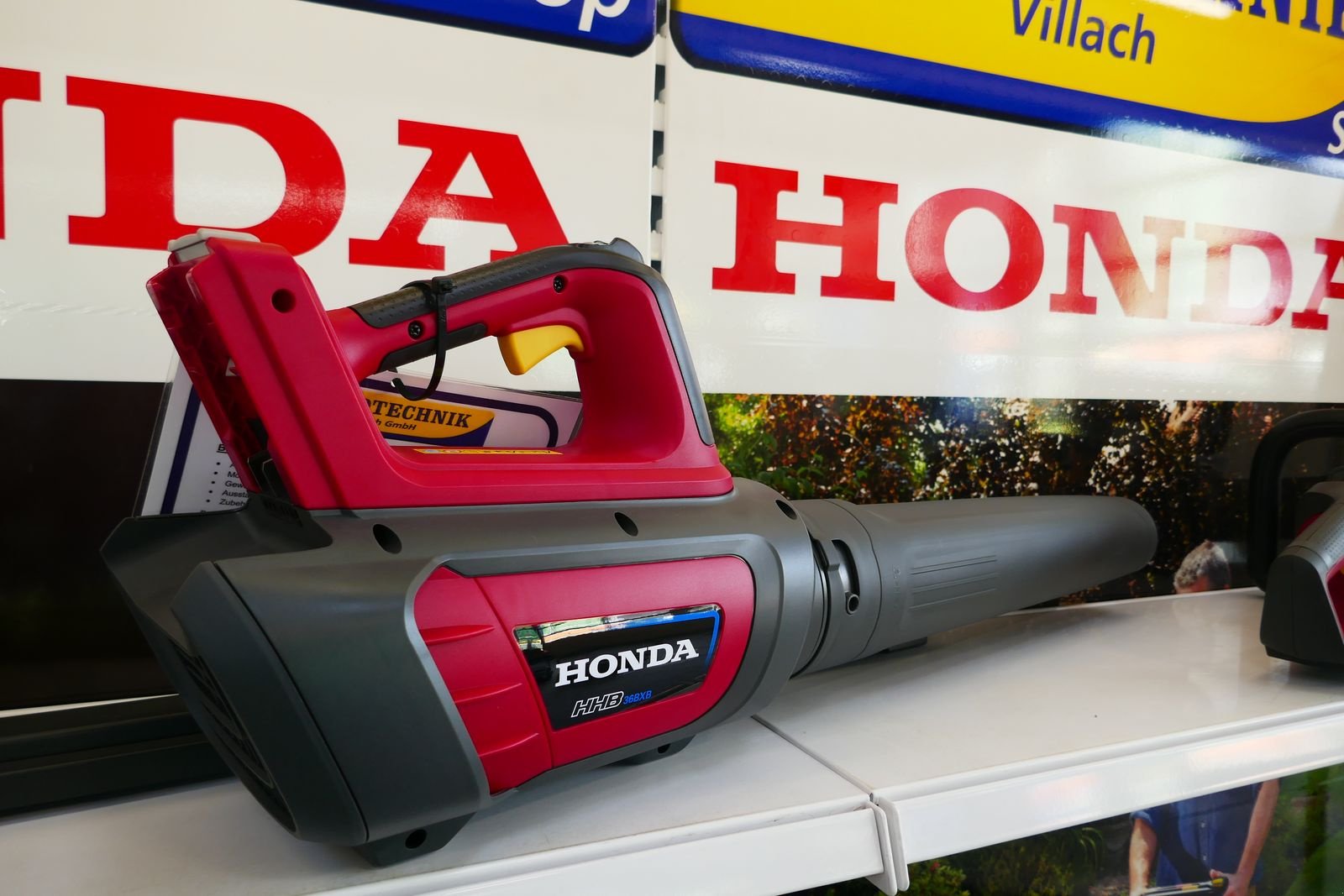 Rasenmäher des Typs Honda Akku-Laubbläser HHB 36 BXB, Gebrauchtmaschine in Villach (Bild 1)