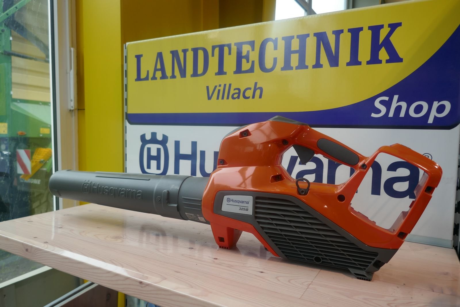 Rasenmäher typu Husqvarna Akku-Laubbläser 325 iB, Gebrauchtmaschine v Villach (Obrázek 1)