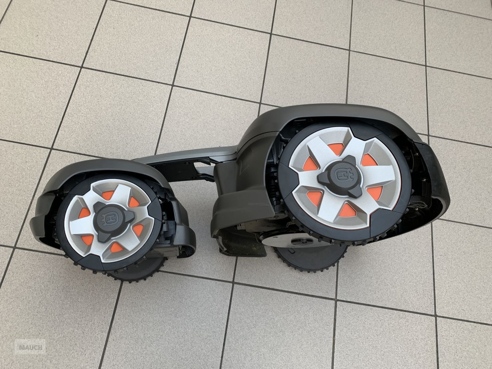 Rasenmäher des Typs Husqvarna Automower 435X AWD, BJ 2023, 44 Stunden, Gebrauchtmaschine in Eben (Bild 7)