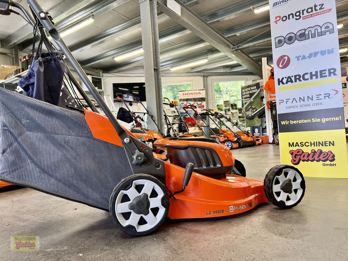 Rasenmäher του τύπου Husqvarna Komplettset LC 142iS Akku-Rasenmäher, Neumaschine σε Kötschach (Φωτογραφία 4)
