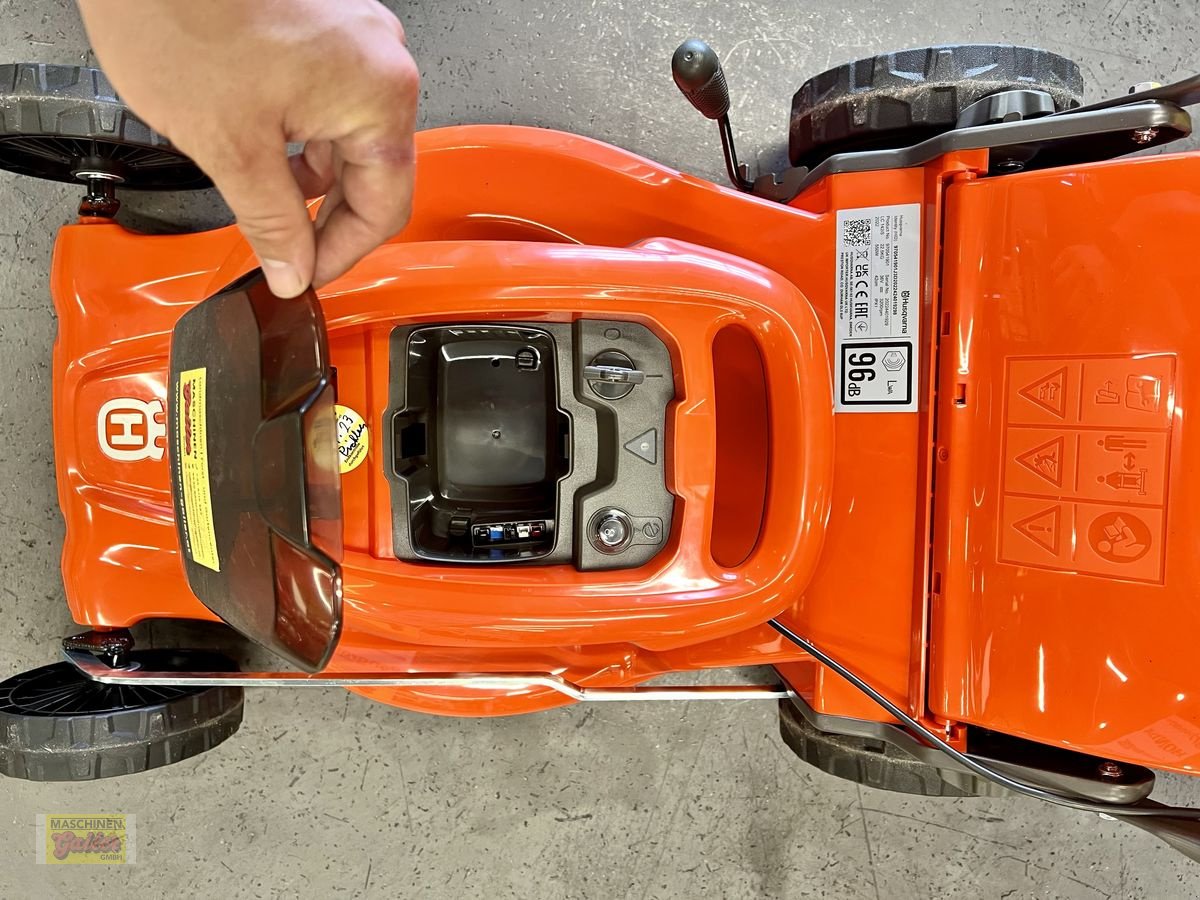 Rasenmäher του τύπου Husqvarna Komplettset LC 142iS Akku-Rasenmäher, Neumaschine σε Kötschach (Φωτογραφία 7)