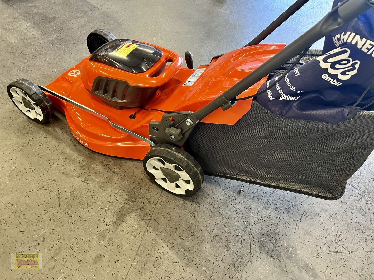 Rasenmäher του τύπου Husqvarna Komplettset LC 142iS Akku-Rasenmäher, Neumaschine σε Kötschach (Φωτογραφία 9)