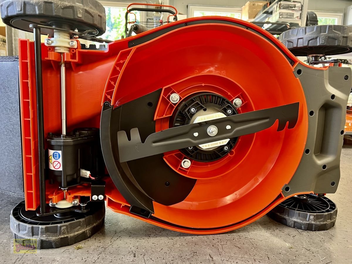 Rasenmäher του τύπου Husqvarna Komplettset LC 142iS Akku-Rasenmäher, Neumaschine σε Kötschach (Φωτογραφία 10)