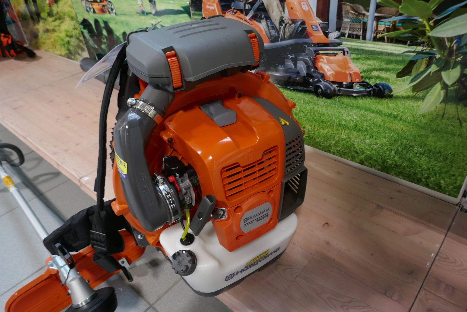 Rasenmäher of the type Husqvarna Laubbläser 580 BTS, Gebrauchtmaschine in Villach (Picture 1)