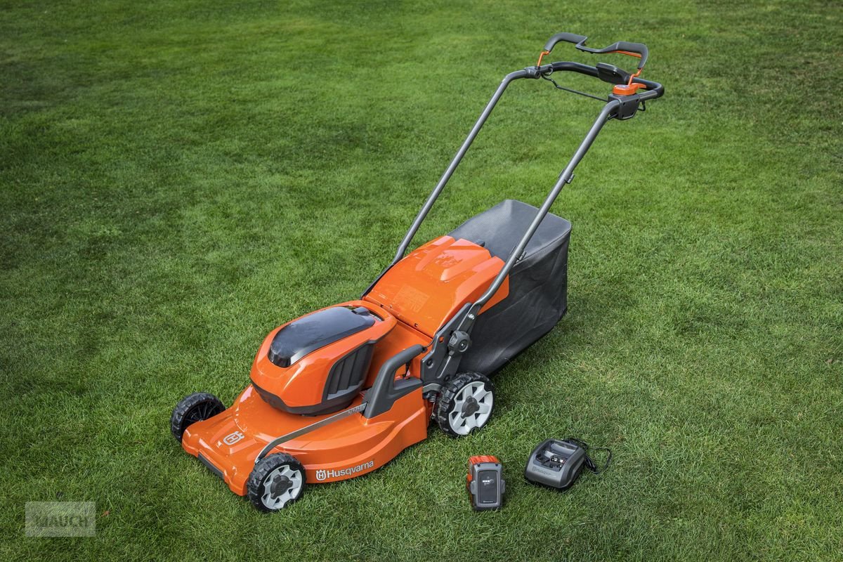 Rasenmäher typu Husqvarna LC 142iS inkl. großen Akkuset, Neumaschine v Burgkirchen (Obrázek 1)