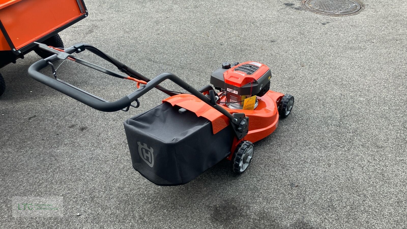 Rasenmäher des Typs Husqvarna LC 247S, Neumaschine in Redlham (Bild 3)