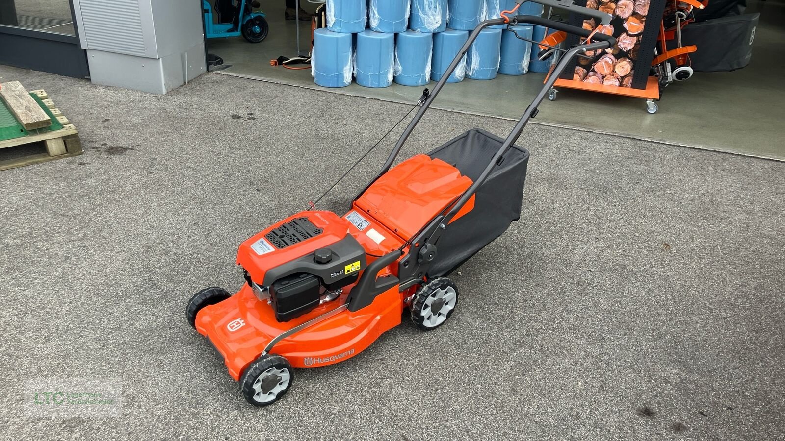 Rasenmäher des Typs Husqvarna LC 247S, Neumaschine in Redlham (Bild 1)