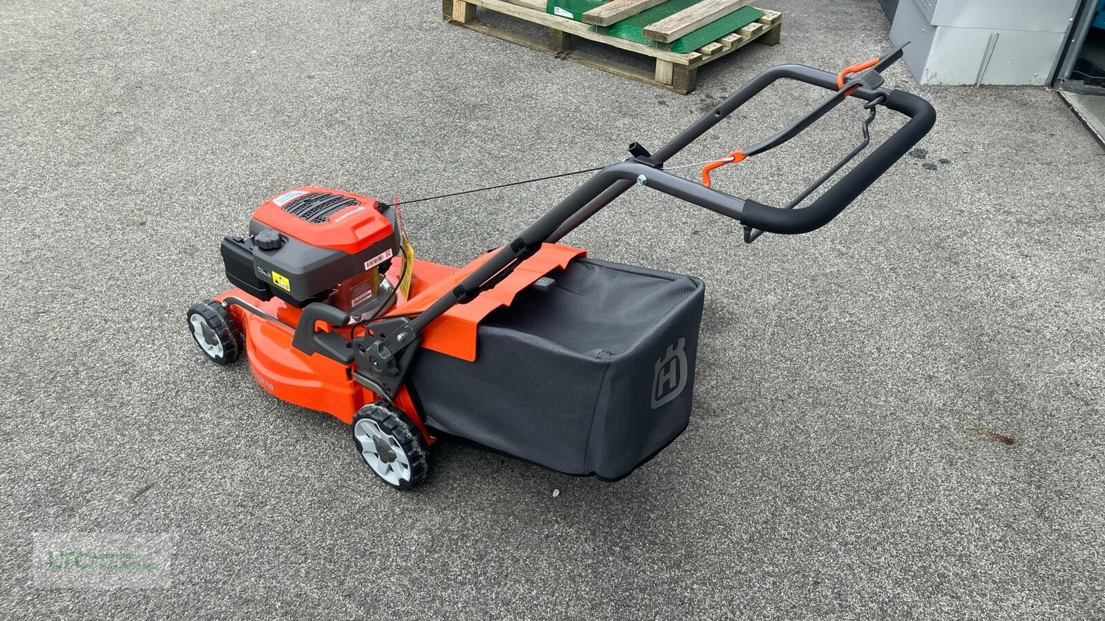 Rasenmäher des Typs Husqvarna LC 247S, Neumaschine in Redlham (Bild 4)