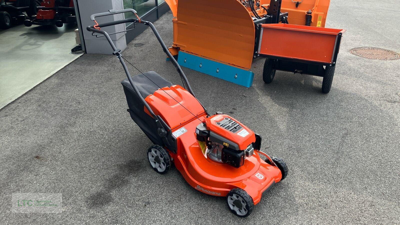 Rasenmäher of the type Husqvarna LC 253S, Neumaschine in Redlham (Picture 2)