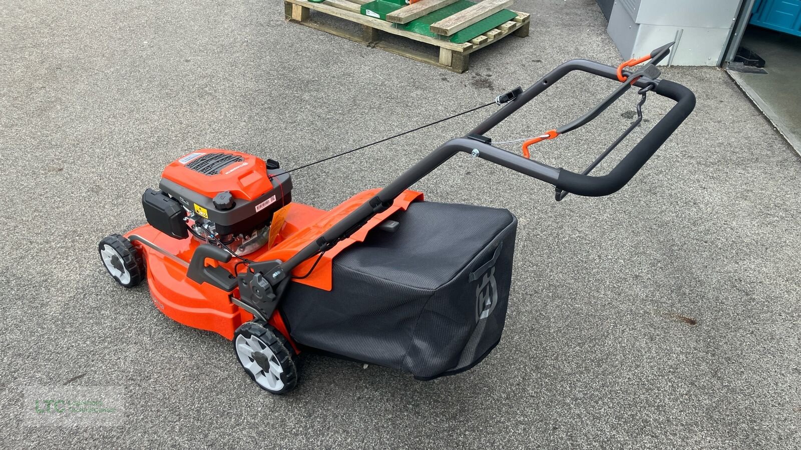 Rasenmäher of the type Husqvarna LC 253S, Neumaschine in Redlham (Picture 4)