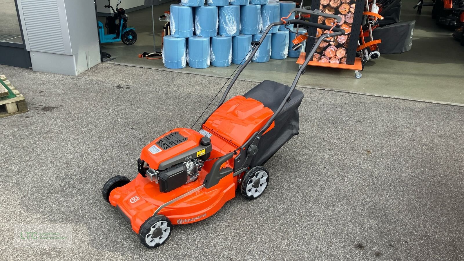 Rasenmäher of the type Husqvarna LC 253S, Neumaschine in Redlham (Picture 1)