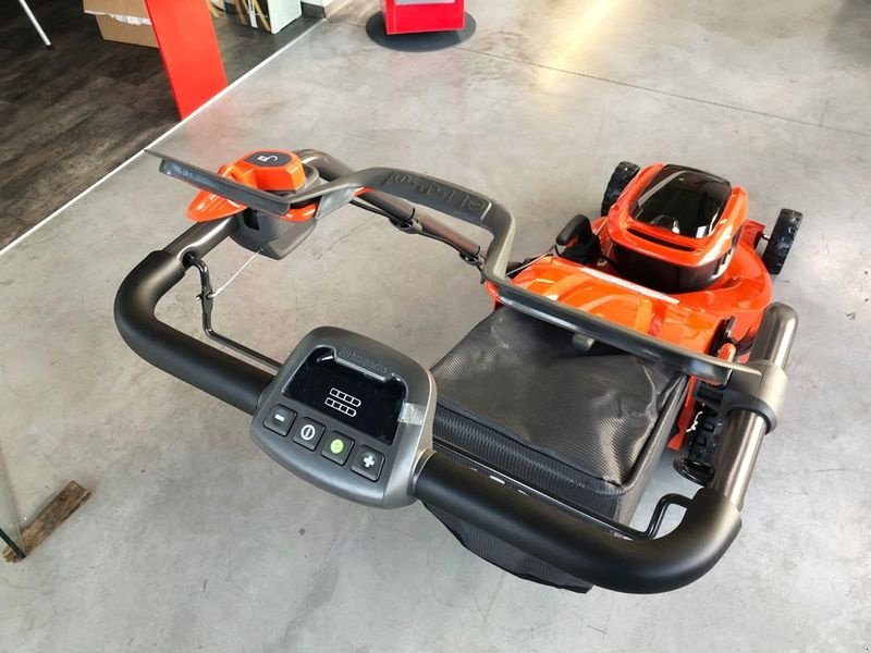 Rasenmäher des Typs Husqvarna LC 347iVX Akku-Rasenmäher, Neumaschine in St. Marienkirchen (Bild 5)