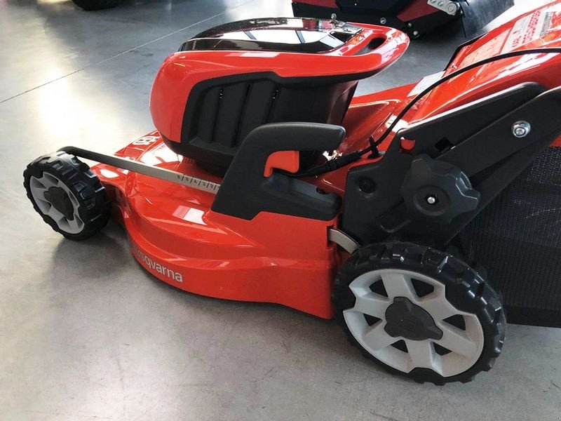 Rasenmäher a típus Husqvarna LC 347iVX Akku-Rasenmäher, Neumaschine ekkor: St. Marienkirchen (Kép 6)