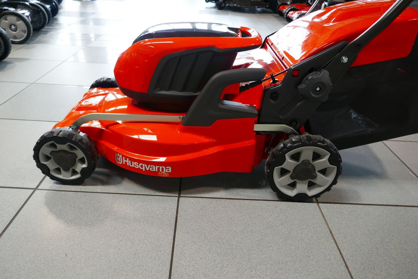 Rasenmäher of the type Husqvarna LC 347iVX Akku, Gebrauchtmaschine in Villach (Picture 7)