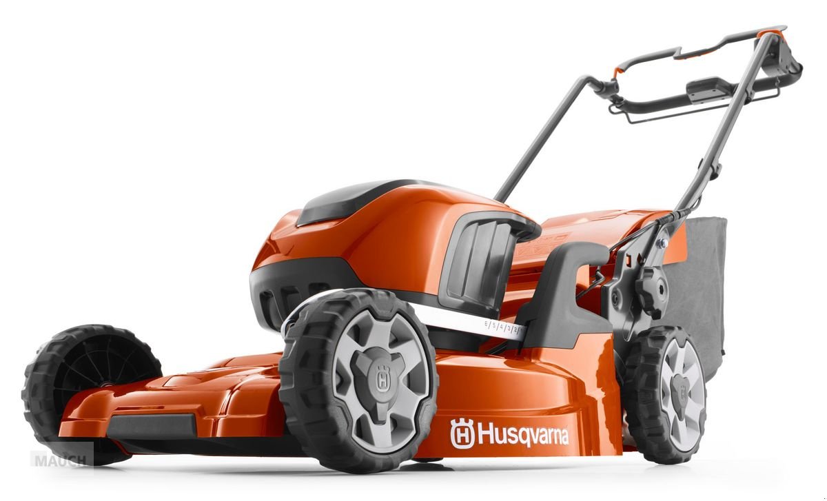 Rasenmäher of the type Husqvarna LC 347iVX NEU, Neumaschine in Burgkirchen (Picture 2)