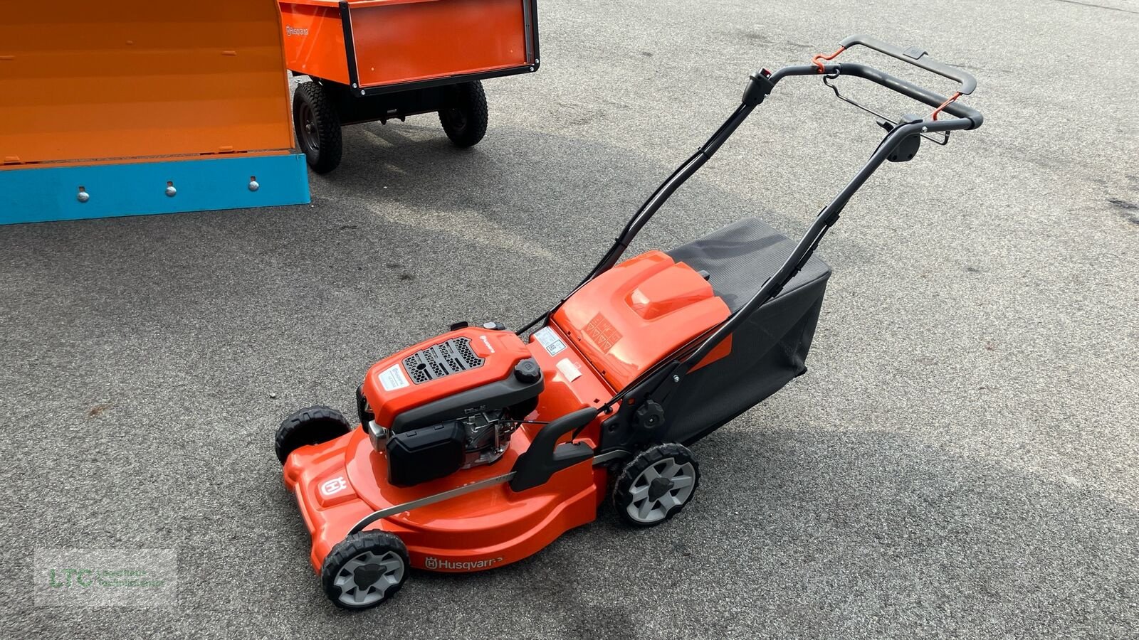 Rasenmäher of the type Husqvarna LC 353VE, Neumaschine in Redlham (Picture 1)