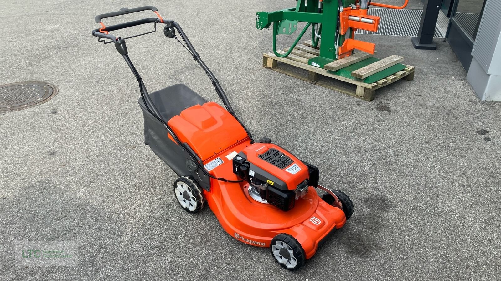 Rasenmäher of the type Husqvarna LC 353VE, Neumaschine in Redlham (Picture 2)