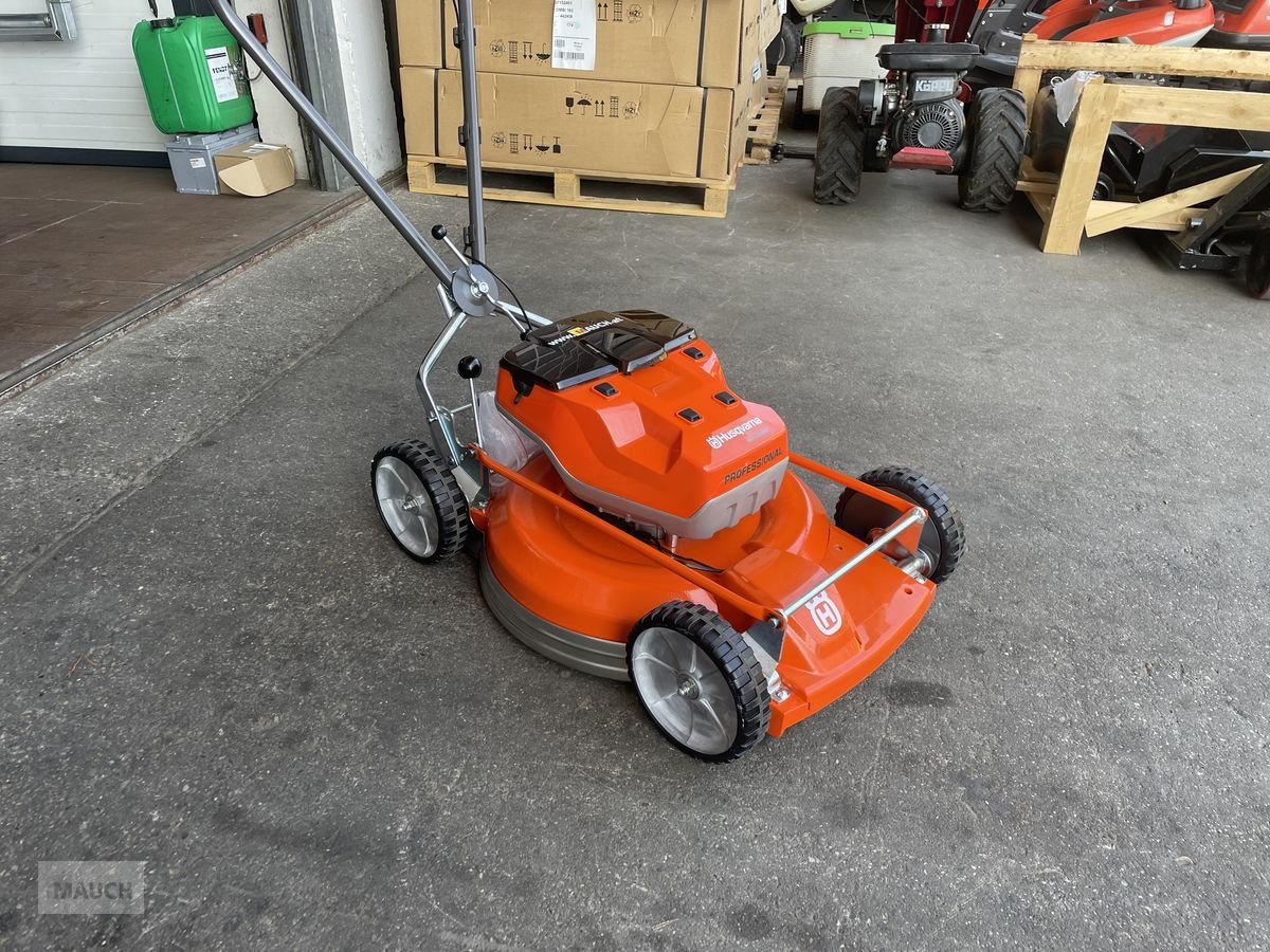 Rasenmäher tip Husqvarna Mulchmäher LB 553iV Profirasenmäher, Neumaschine in Burgkirchen (Poză 7)