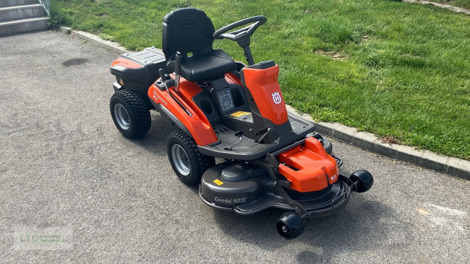 Rasenmäher Türe ait Husqvarna R 200iX AWD, Neumaschine içinde Redlham (resim 2)