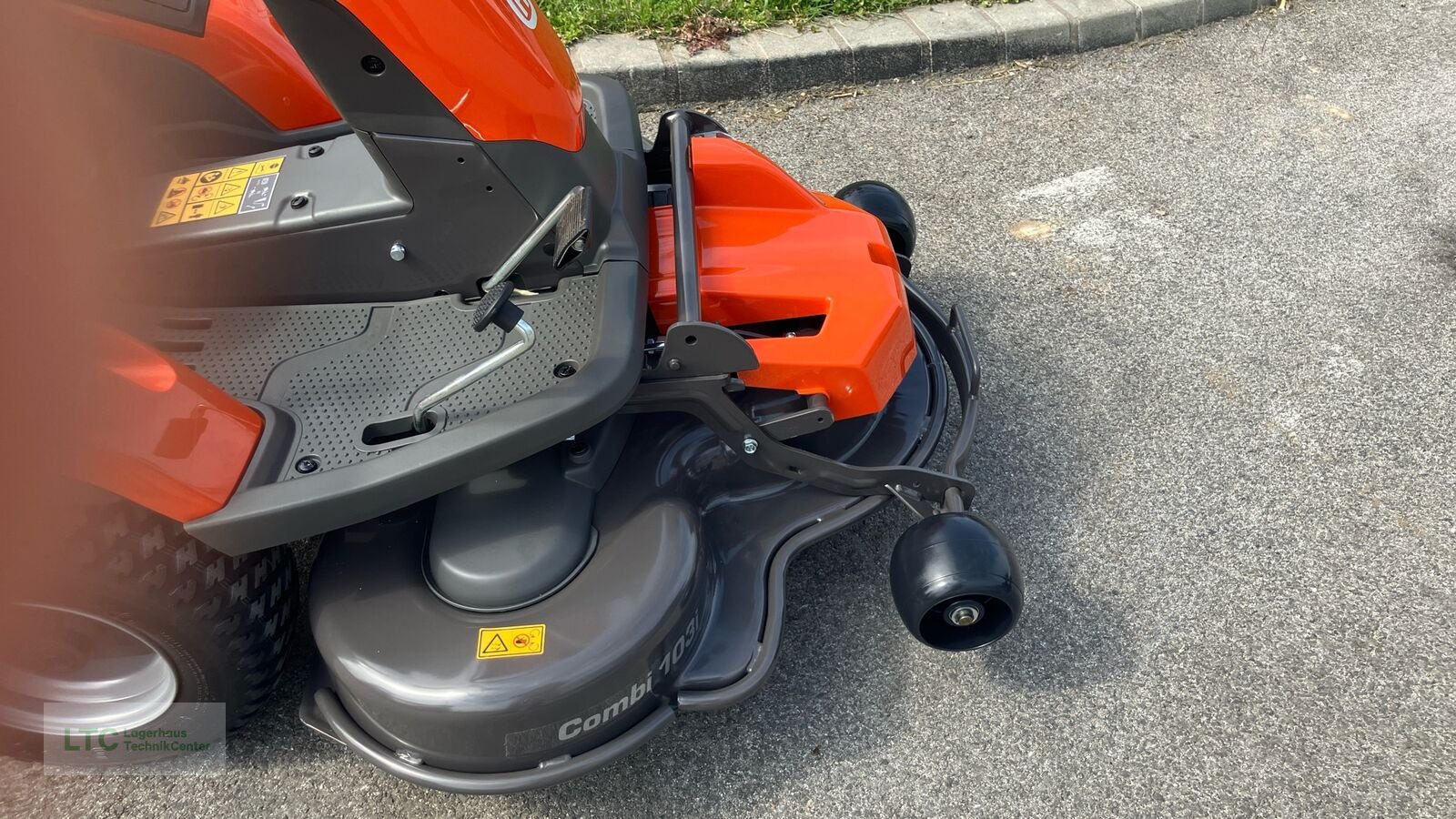 Rasenmäher Türe ait Husqvarna R 200iX AWD, Neumaschine içinde Redlham (resim 11)