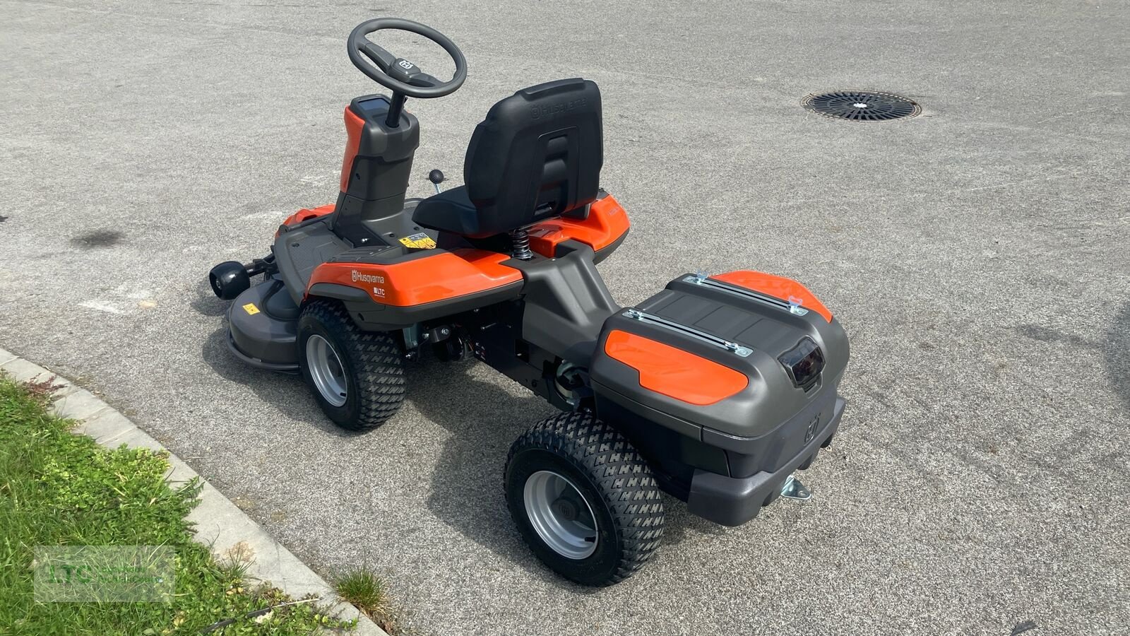 Rasenmäher Türe ait Husqvarna R 200iX AWD, Neumaschine içinde Redlham (resim 4)