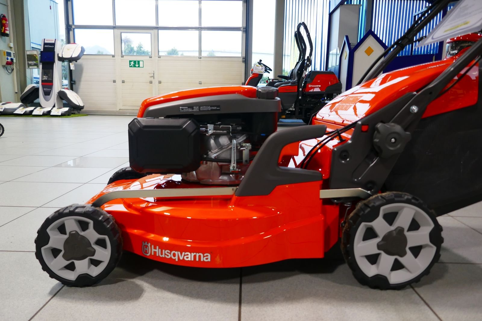 Rasenmäher des Typs Husqvarna Rasenmäher LC 353VE, Gebrauchtmaschine in Villach (Bild 9)