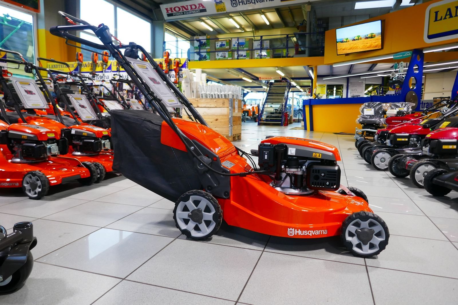 Rasenmäher des Typs Husqvarna Rasenmäher LC 353VE, Gebrauchtmaschine in Villach (Bild 1)