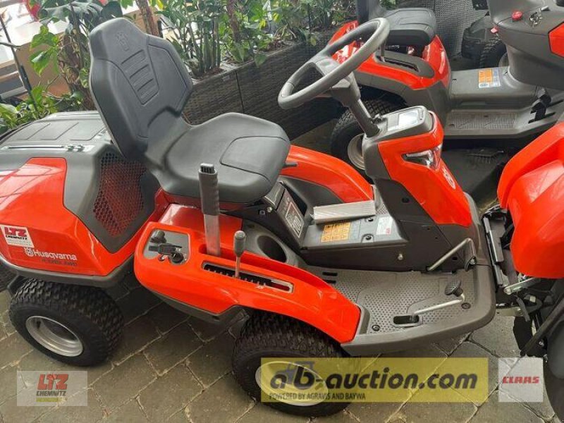 Rasenmäher of the type Husqvarna RIDER R 320X AWD + MÄHDECK 103, Neumaschine in Hartmannsdorf (Picture 1)