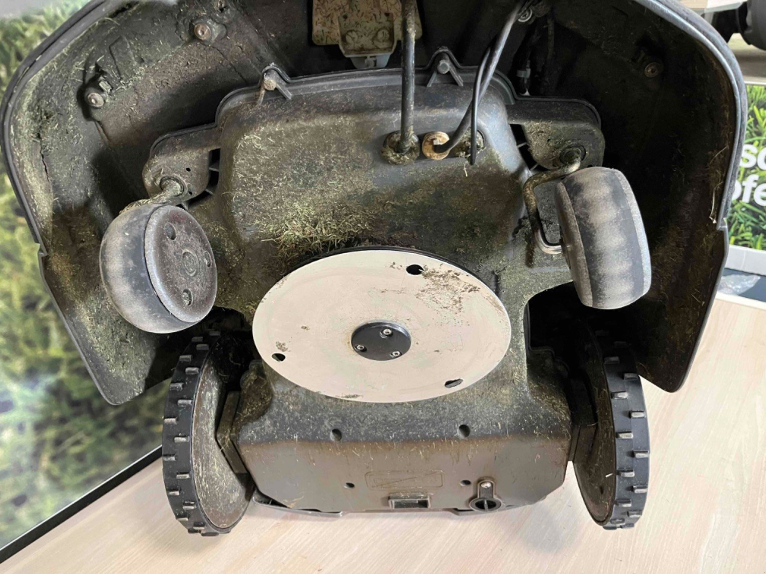 Rasenmäher typu Husqvarna Robot de tonte 450X Husqvarna, Gebrauchtmaschine v LA SOUTERRAINE (Obrázek 4)