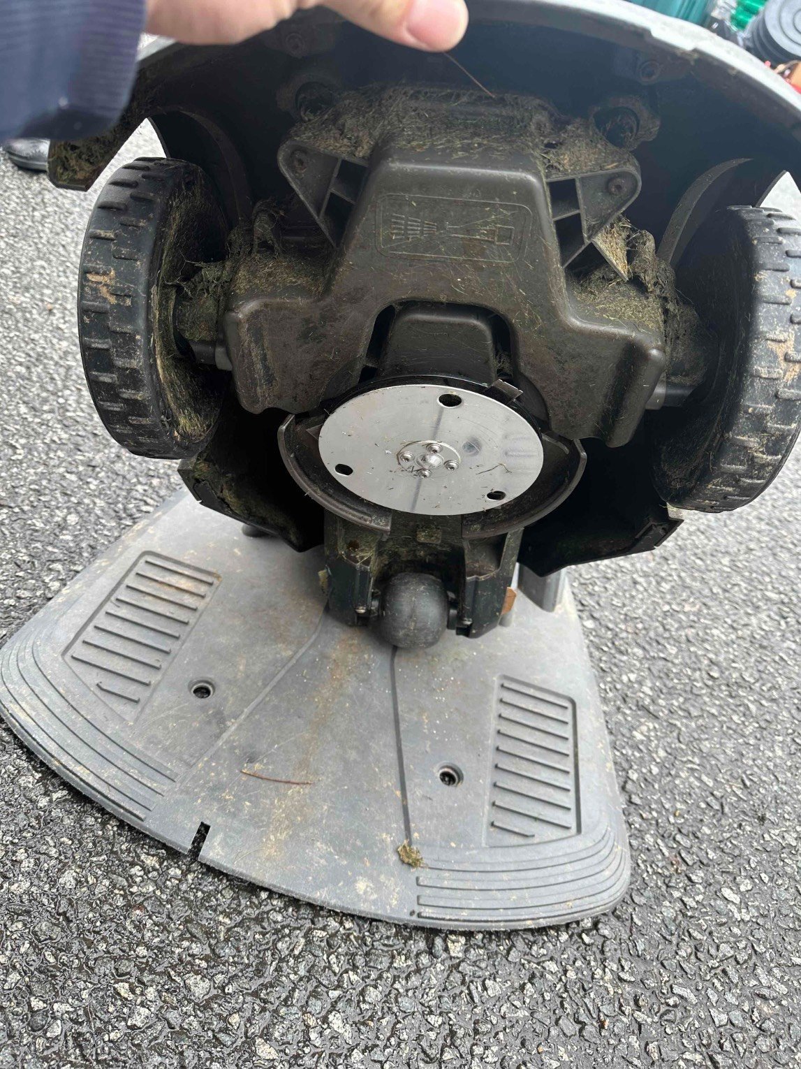 Rasenmäher za tip Husqvarna Robot de tonte Automower 308 Husqvarna, Gebrauchtmaschine u LA SOUTERRAINE (Slika 6)