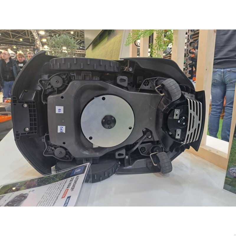 Rasenmäher типа Husqvarna Robot de tonte AUTOMOWER AM305E NERA Husqvarna, Gebrauchtmaschine в LA SOUTERRAINE (Фотография 2)