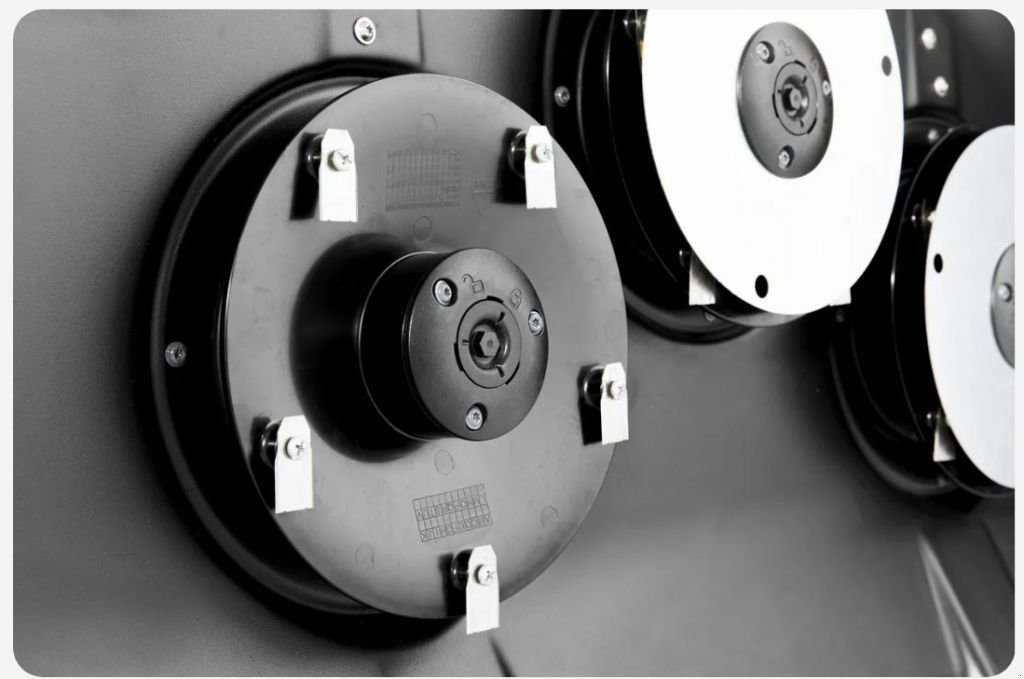 Rasenmäher van het type Husqvarna Robot de tonte CEORA RAZOR 43M Husqvarna, Gebrauchtmaschine in LA SOUTERRAINE (Foto 4)