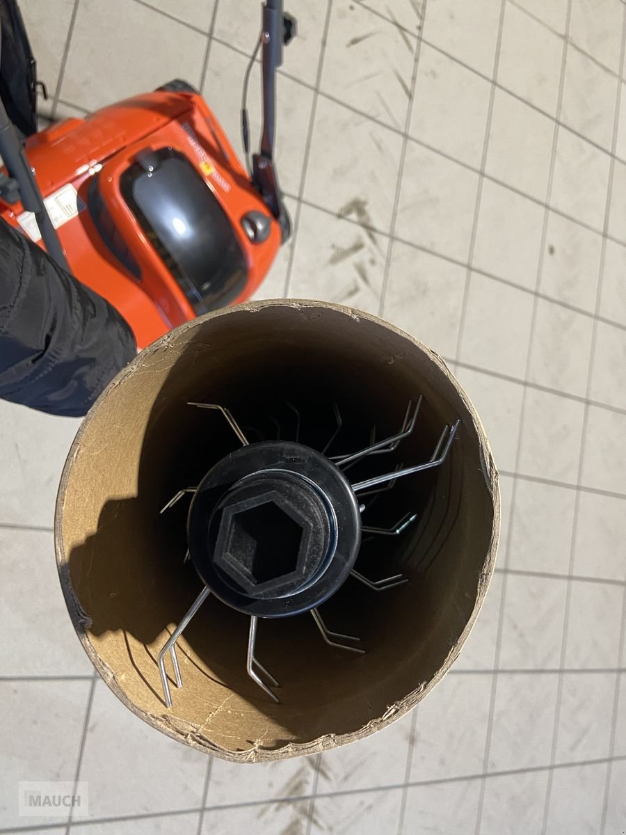 Rasenmäher a típus Husqvarna Vertikutierer S138i, SET mit Akku&Ladegerät, Neumaschine ekkor: Burgkirchen (Kép 4)