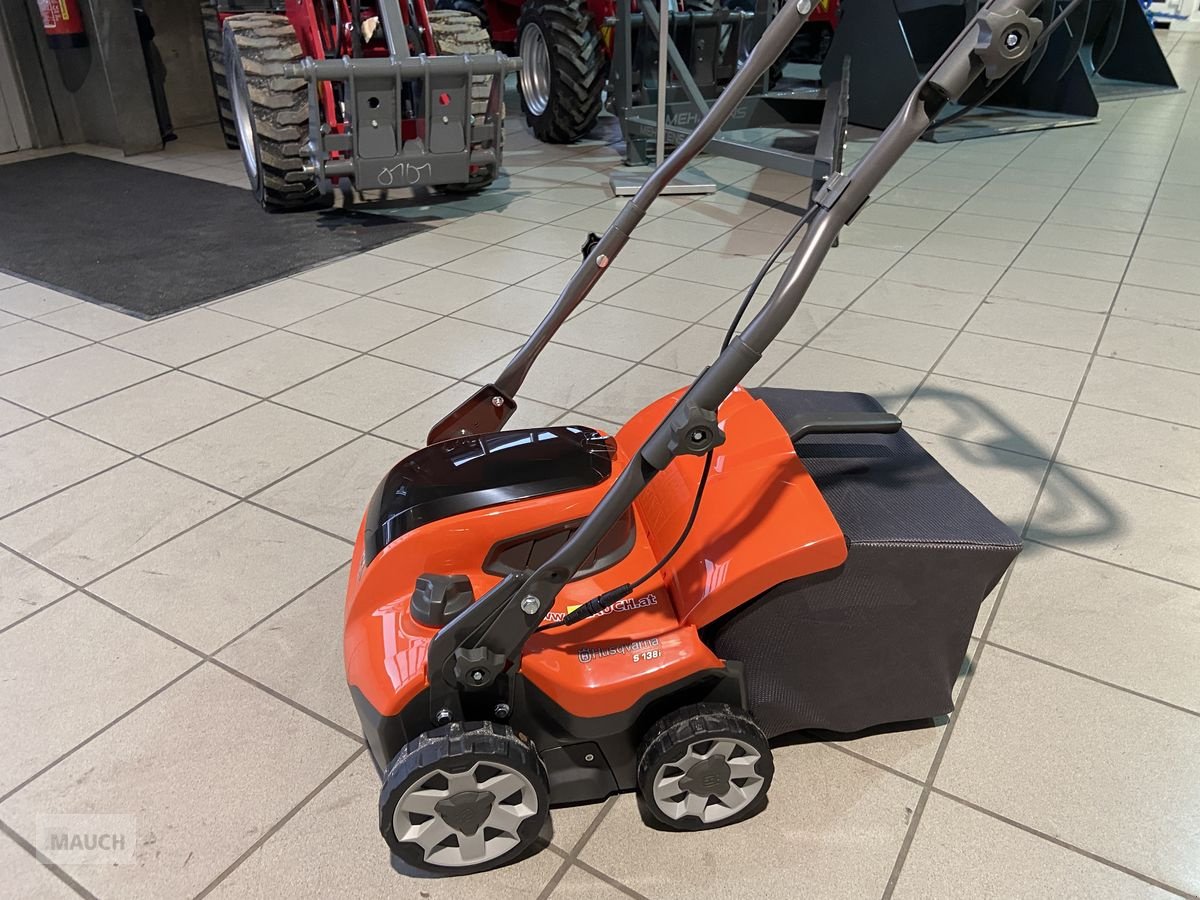 Rasenmäher a típus Husqvarna Vertikutierer S138i, SET mit Akku&Ladegerät, Neumaschine ekkor: Burgkirchen (Kép 9)