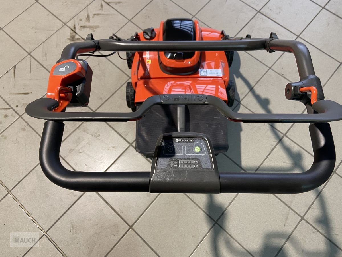 Rasenmäher a típus Husqvarna Vertikutierer S138i, SET mit Akku&Ladegerät, Neumaschine ekkor: Burgkirchen (Kép 7)