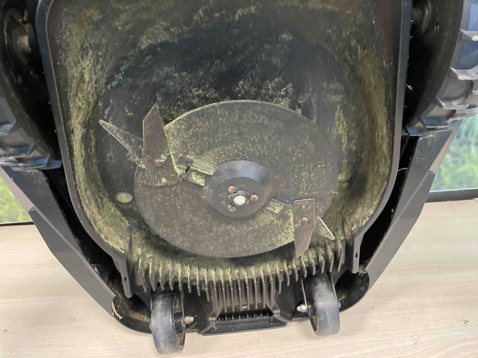 Rasenmäher van het type Iseki Robot de tonte SRE1800X Iseki, Gebrauchtmaschine in LA SOUTERRAINE (Foto 4)