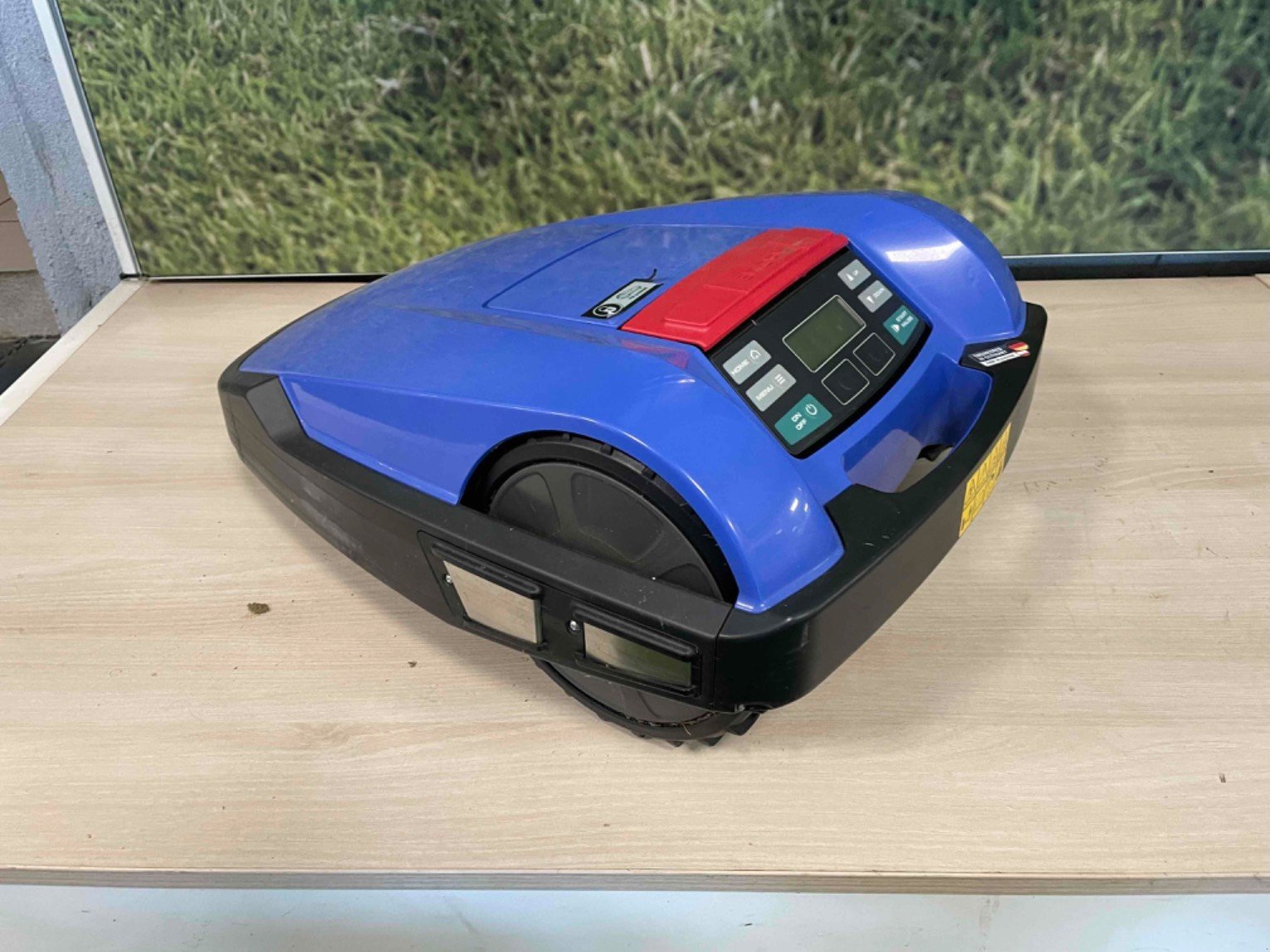 Rasenmäher of the type Iseki Robot de tonte SRE1800X Iseki, Gebrauchtmaschine in LA SOUTERRAINE (Picture 3)